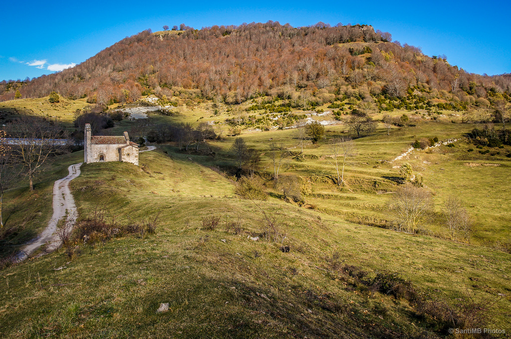 Sant Bartomeu de Covildases y el Puig de Miralles